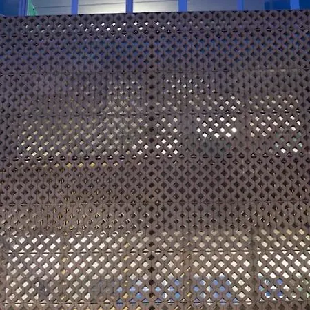 Mari's: Multifunctional Shelter With Big Garden بيت للعطل *