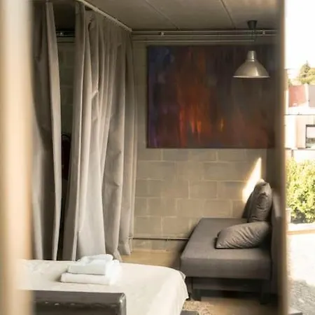 Mari's: Multifunctional Shelter With Big Garden