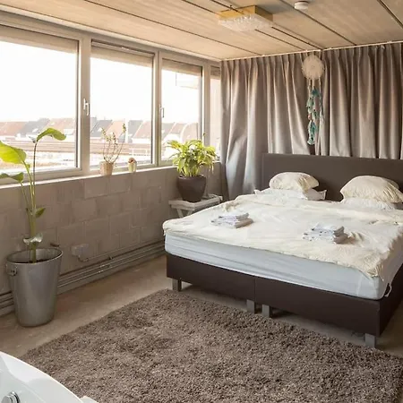 Mari's: Multifunctional Shelter With Big Garden Holiday home Ghent