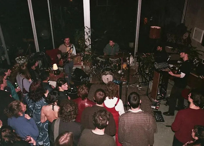 Mari's: Multifunctional Shelter With Big Garden 度假居 *