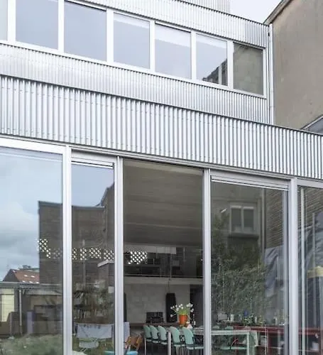 Mari's: Multifunctional Shelter With Big Garden