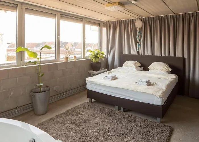 Mari's: Multifunctional Shelter With Big Garden Holiday home Ghent