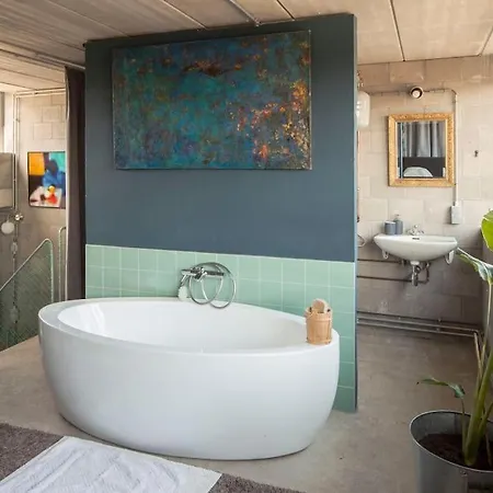 Feriehus Mari's: Multifunctional Shelter With Big Garden *