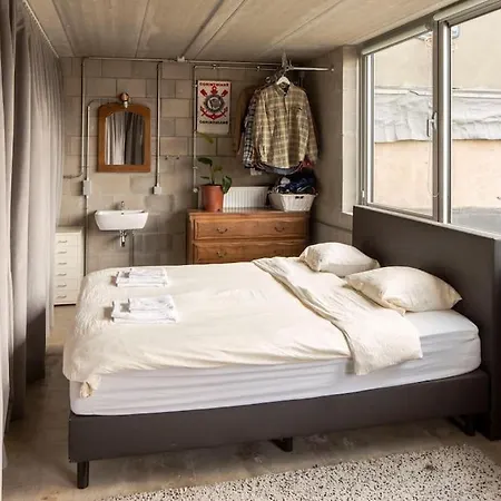 Hébergement de vacances Mari's: Multifunctional Shelter With Big Garden