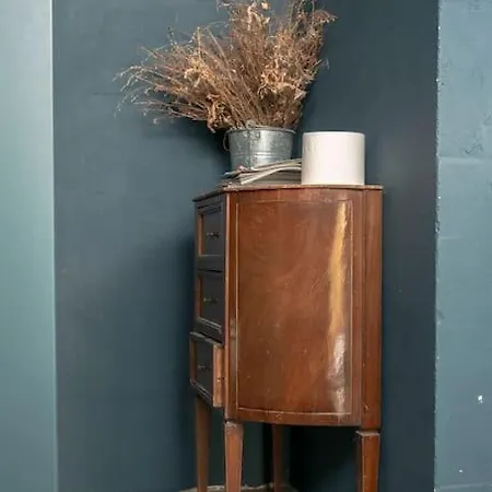 Mari's: Multifunctional Shelter With Big Garden Gent